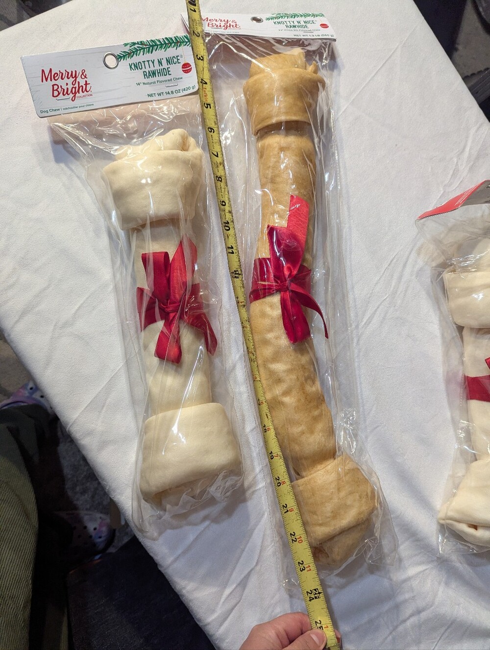 2 piezas de huesos Merry & Bright Knotty N' Nice Rawhide Dog Chew - Natural Whit